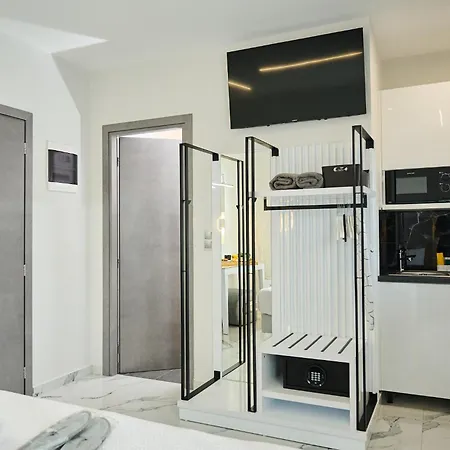 Appartamento Charlie Chaplin Luxury Peraía