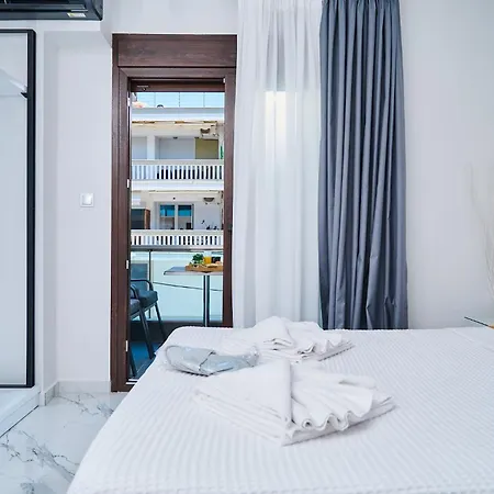 Charlie Chaplin Luxury Peraía