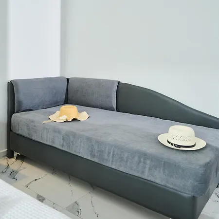 Charlie Chaplin Luxury *